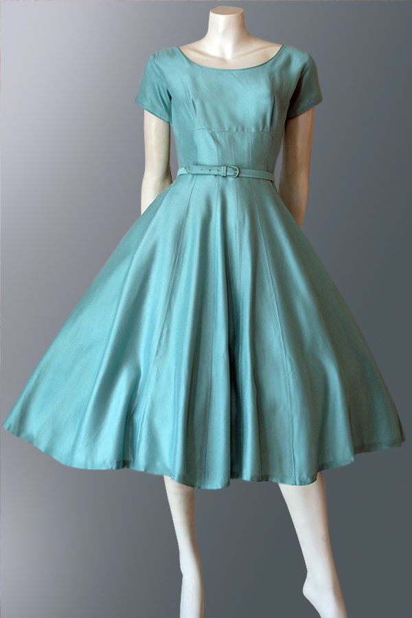 1950s dress with full skirt