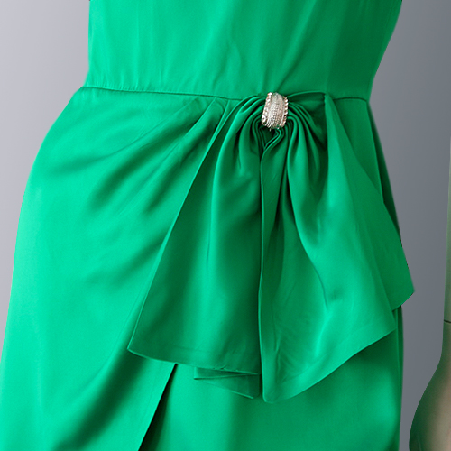 1950s Emerald green satin dress details